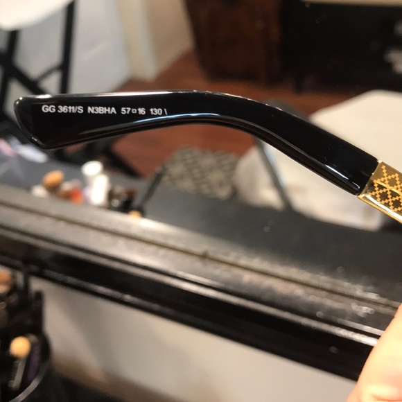 GUCCI Sunglasses - Picture 4 of 5